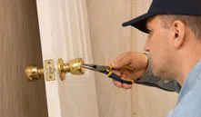 City Locksmith Services Greenwich, CT 203-893-4204 - 6-Locks-Replace